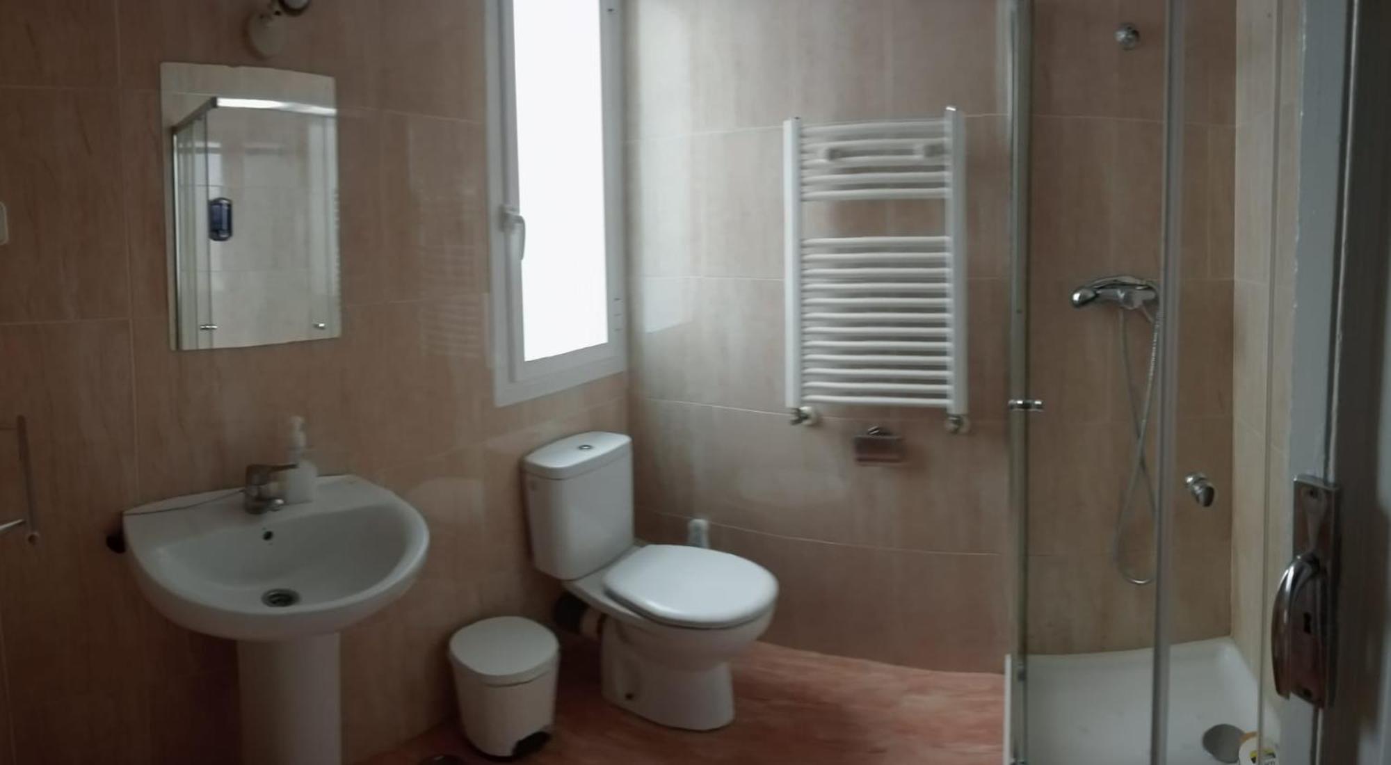 Hostal Yolanda Madrid Exterior foto
